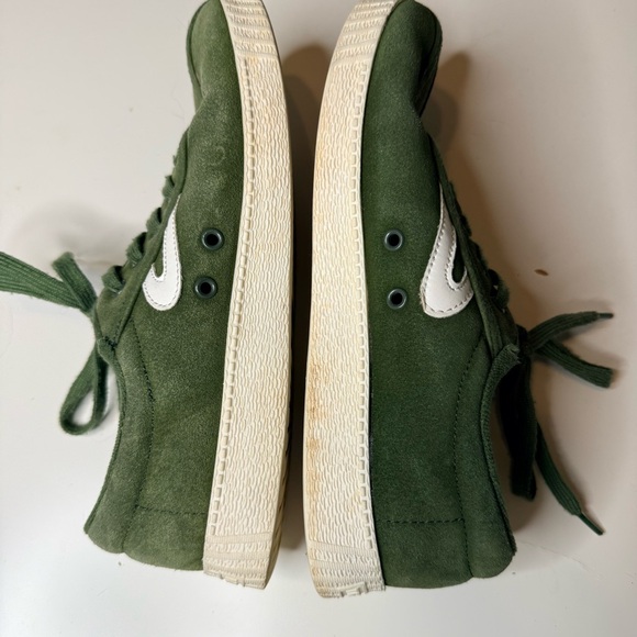 Tretorn Green Suede Women's Sneakers Size 7 GUC - see photos for wear - Picture 3 of 6